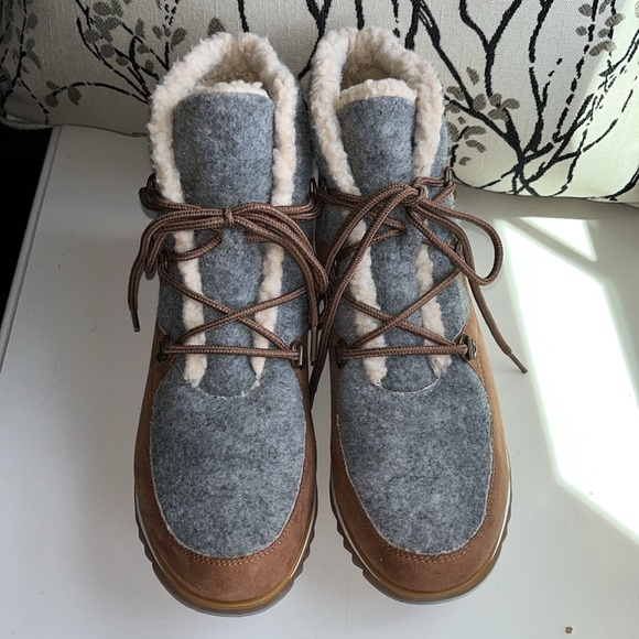 NWOT Sonoma Ortholite boots Kohls faux cognac brown suede grey top cream fur - Picture 2 of 6